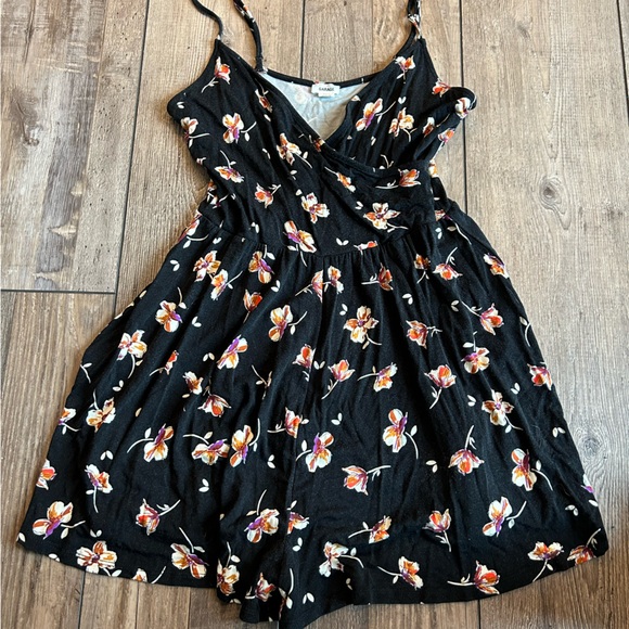Women’s Garage black floral romper size small - Picture 1 of 3